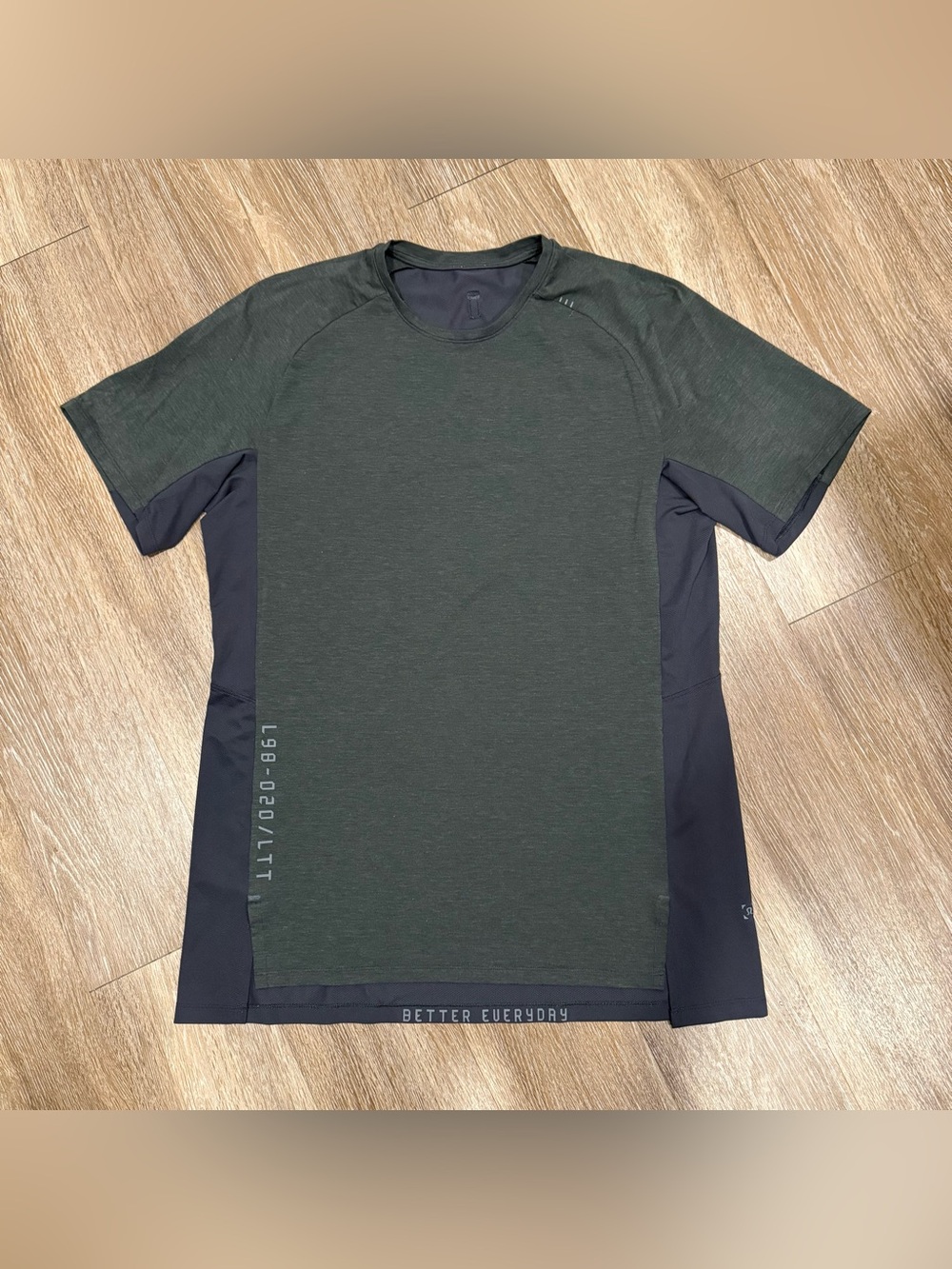 Men’s lululemon tee